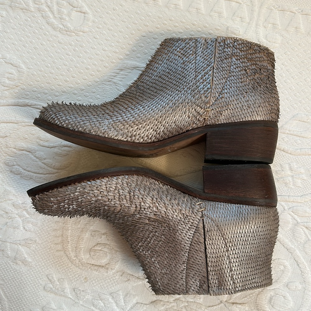 Matisse silver snake ankle boots 7.5